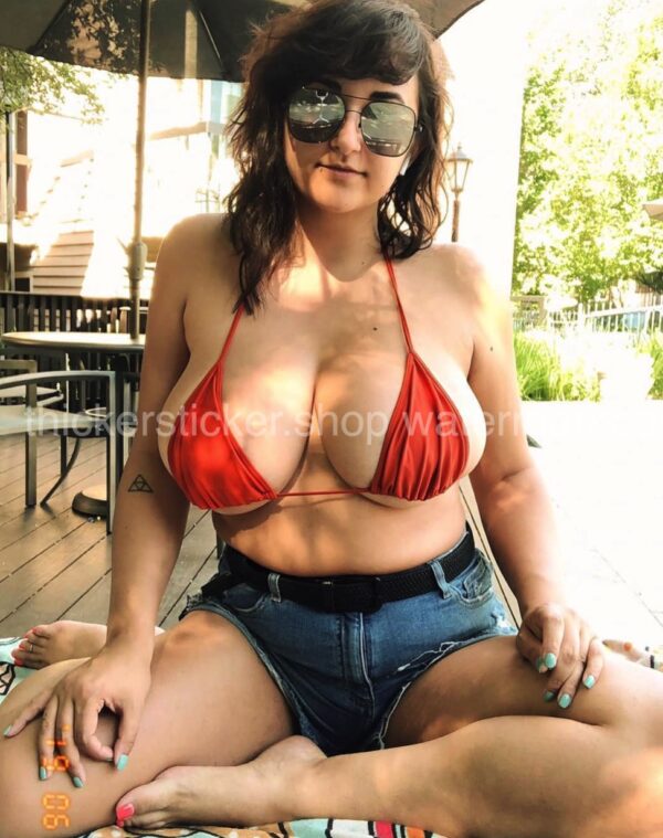 voluptuous-saggy-boobs-bikini