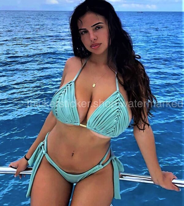 voluptuous-saggy-boobs-bikini