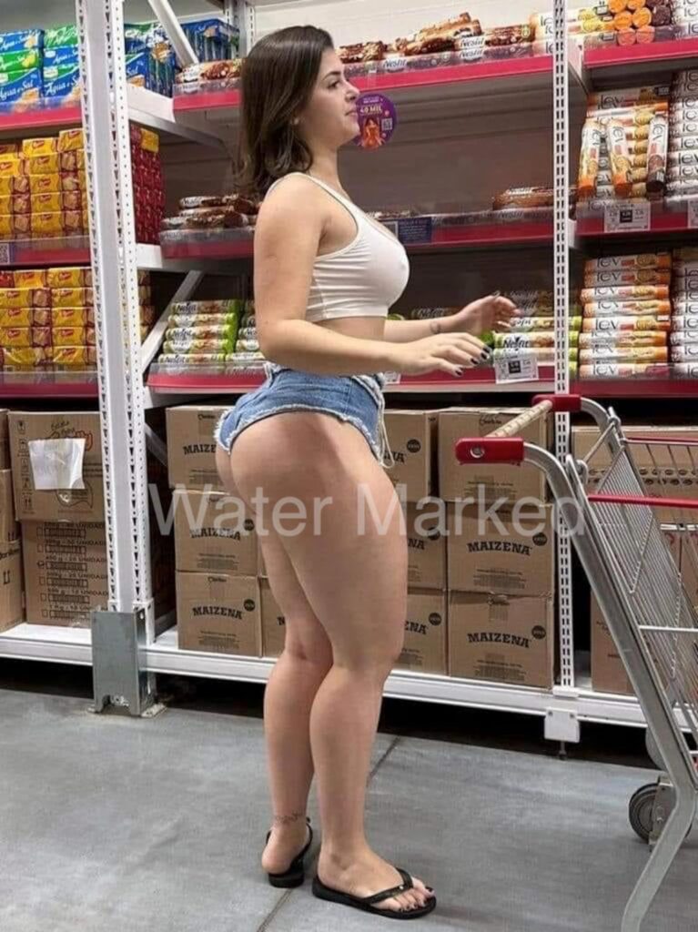 back-shot-mature-thick-thighs-women-eyecandy