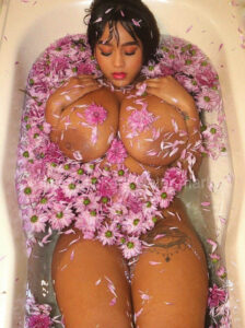 Beautiful Flowers Tub Boobs