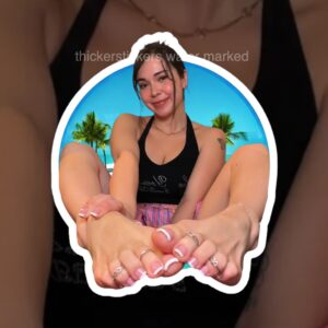 Pretty Feet Asian Girl